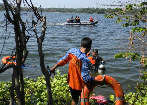 ris-evakuasi korban tenggelam