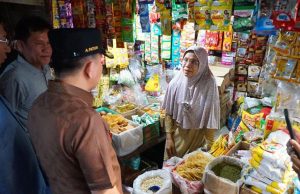 Sambangi Pasar Palimo dan Lemabang, Pj. Gubernur Pantau Harga Sembako