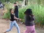 Dua Gadis Saling Bacok di Tempat Pemakaman Mendadak Viral
