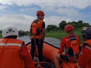 Di Suasana Lebaran, Basarnas Palembang Cari Korban Tenggelam