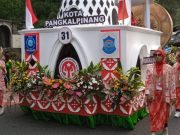 Mobil Hias Ikon Kota Pangkalpinang Tampil Di Pawai HUT Dekran