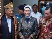 Anita Noeringhati Sambut Kedatangan Dr. Mahathir Mohamad di Kota Palembang
