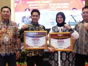 Kapolda Sumsel Serahkan Dua Penghargaan Sekaligus Kepada Humas Polres OKI