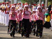 Ratusan Pelajar di OKI Ramaikan Lomba Gerak Jalan dengan Kostum Unik