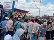 Ratusan Warga Pedamaran VI Tuntut Sang Kades Mundur dari Jabatannya