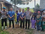 Gerak Cepat Polsek SP Padang Beri Sembako ke Pemilik Gubuk Reyot yang Viral di Desa Pematang Buluran