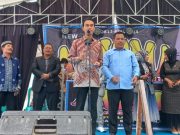 Pasangan MURI Kompak Tampil Bersama Dalam Pernikahan Warga Lempuing