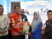 Pemkab OKI Salurkan Bansos CSR Untuk Tekan Kemiskinan Ekstrem
