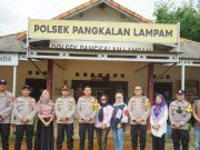 Kapolres OKI Silaturahmi ke Desa Rambai, Berikan Bantuan Mesin Pompa Air dan Perlengkapan Karhutla