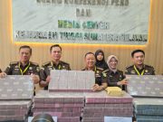 Dugaan Korupsi LRT, Kejati Sumsel Pamerkan Tumpukan Barang Bukti Uang Miliaran