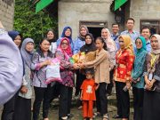 Wujudkan Zero Stunting, Dinas Pertanahan OKI Beri Makanan Tambahan dan Sembako Pada Balita di Desa Rawang Besar