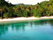 Pantai Teluk Hantu: Keindahan Alam yang Masih Tersembunyi di Lampung!