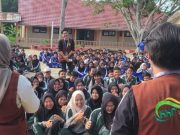 Mahasiswa KKN UMP Posko 31 Desa Penyandingan Laksanakan Sosialisasi Pencegahan Narkoba di SMAN 1 SP Padang