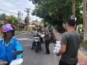 Jumat Berkah, Kodim 0402/OKI Berbagi Nasi Kotak untuk Masyarakat