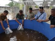Tingkatkan Ketahanan Pangan, Kodim 0402/OKI Lepaskan Ribuan Benih Ikan