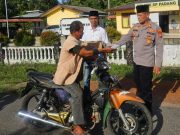 Berkah Ramadhan, Polsek SP Padang Bagikan Takjil untuk Pengguna Jalan