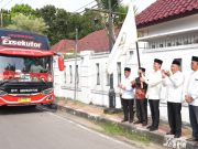 Bupati Muchendi Berangkatkan Kafilah OKI Ikuti STQH Tingkat Sumsel
