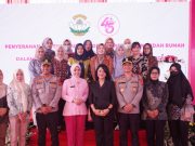 Peduli Masyarakat OKI, Bhayangkari Sumsel Serahkan Sumur Bor dan Rumah Layak Huni