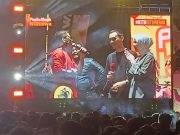 Bernyanyi dan Bergoyang Bersama Masyarakat, Bupati Muchendi Meriahkan Konser Tipe-X di Kayuagung