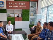 Respons Cepat Dinas Perikanan OKI Evakuasi Buaya di Desa Air Itam