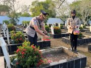 Tabur Bunga di TMP, Polres OKI Kenang Jasa Pahlawan