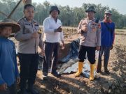 Sinergi Polsek Lempuing dan Petani Desa Tebing Suluh Tanam Jagung untuk Ketahanan Pangan