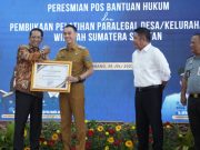 Hadirkan Posbankum Hingga Tingkat Desa, Bupati Muchendi Terima Penghargaan dari Kemenkumham RI