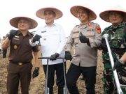 Dandim 0402/OKI-OI Hadiri Penanaman Jagung Serentak Kuartal III dan Penanaman di Lahan Perhutanan Sosial