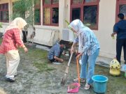 Gelar Jum’at Bersih, Dinas Pendidikan OKI Ciptakan Lingkungan Kerja yang Sehat dan Nyaman