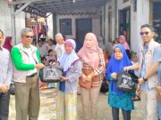 Kolaborasi Baznas dan Dinas Sosial OKI Hadirkan Paket Sembako untuk Lansia Dhuafa