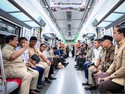 Tumpangi KRL, Prabowo Bangga Layanan Kereta Setara Eropa