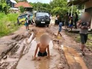 Masyarakat Desa Rawang Besar, Desak Pemerintah Segera Perbaiki Jalan Rusak