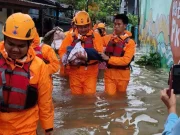 Banjir Meluas, Ratusan Warga Makassar Bertahan di Pengungsian