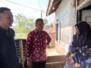 Ramadan Berkah, Lurah Talang Ubi Timur Datangi Rumah Warga Kurang Mampu