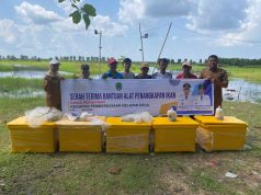 Pemkab PALI Perkuat Produktivitas Nelayan, Salurkan Jala dan Cool Box ke KUB