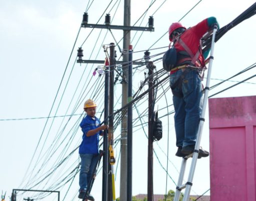 Pemkab OKI Tata Jaringan Kabel Utilitas Udara yang Semrawut