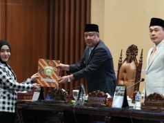 Hadiri Paripurna DPRD Sumsel, Cik Ujang Simak Rekomendasi Penting untuk Pemprov
