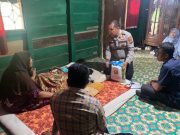 Peduli Sesama, Satbinmas Polres PALI Berikan Pengobatan Gratis dan Bantuan Beras