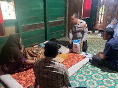 Peduli Sesama, Satbinmas Polres PALI Berikan Pengobatan Gratis dan Bantuan Beras
