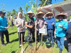 Polsek Talang Ubi Bersama Stakeholder Tanam Pohon di Sepanjang Trotoar