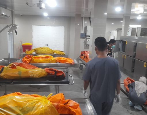 Tangis Pecah di RS Bhayangkara, 16 Korban Bus ALS Menunggu Identitas