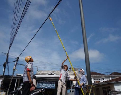 Pemkab OKI Rutin Tertibkan Kabel Udara, Provider Nakal Masih Berulah