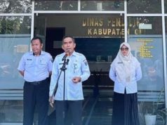 Gelar Apel Pagi, Kadisdik OKI Tekankan Solidaritas dan Energi Positif dalam Bekerja