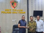 Kades Kota Baru Selatan Serahkan Senpira Warga ke Polres OKU Timur