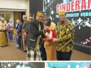 Sekda Erwin Hadiri Pengukuhan BPW KKW Sumsel dan Terima Cinderamata Tokoh Inspiratif