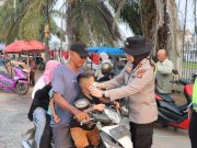 Asap Karhutla Menyelimuti Ogan Ilir, Polisi Bagikan Masker