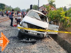 4 Tewas! Minibus Disambar KA Bukit Selero di Prabumulih