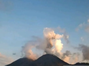 Gunung Lewotobi Erupsi, Abu Membumbung 1 Km