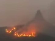 Gunung Jempol Lahat Dilanda Kebakaran, Api Terlihat Membakar Lereng Bukit Serelo