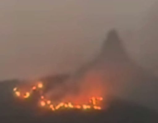 Gunung Jempol Lahat Dilanda Kebakaran, Api Terlihat Membakar Lereng Bukit Serelo